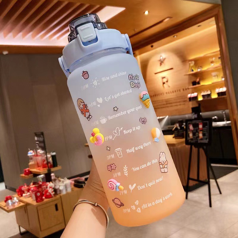 Bình đựng nước 2L dễ thương có vạch báo giờ uống nước - Tặng 10 sticker