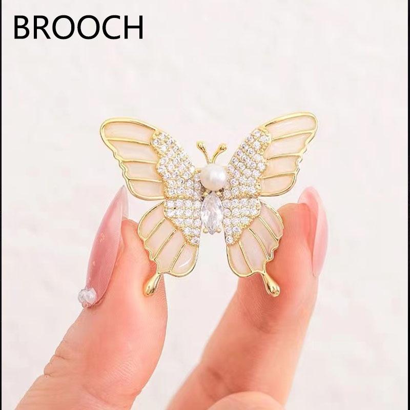 Cài áo hình bướm đính đá dễ thương