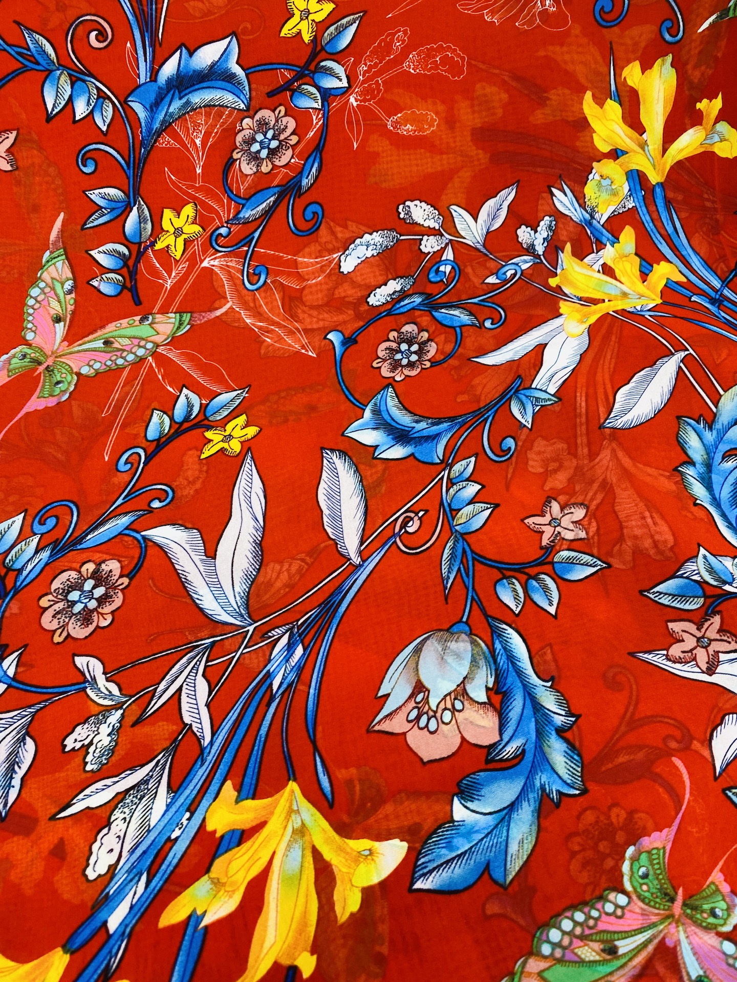 Vải voan chiffon hoa lá nền đỏ MS1149
