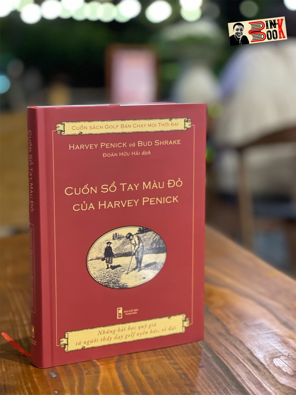 [Bìa cứng] (Cuốn sách Golf bán chạy mọi thời đại) CUỐN SỔ TAY MÀU ĐỎ CỦA HARVEY PENICK – Những bài học quý giá từ người thầy dạy golf uyên bác, vĩ đại – Harvey Penick và Bud Shrake – Đoàn Hữu Hải dịch – Con Sóc – NXB Thanh Niên