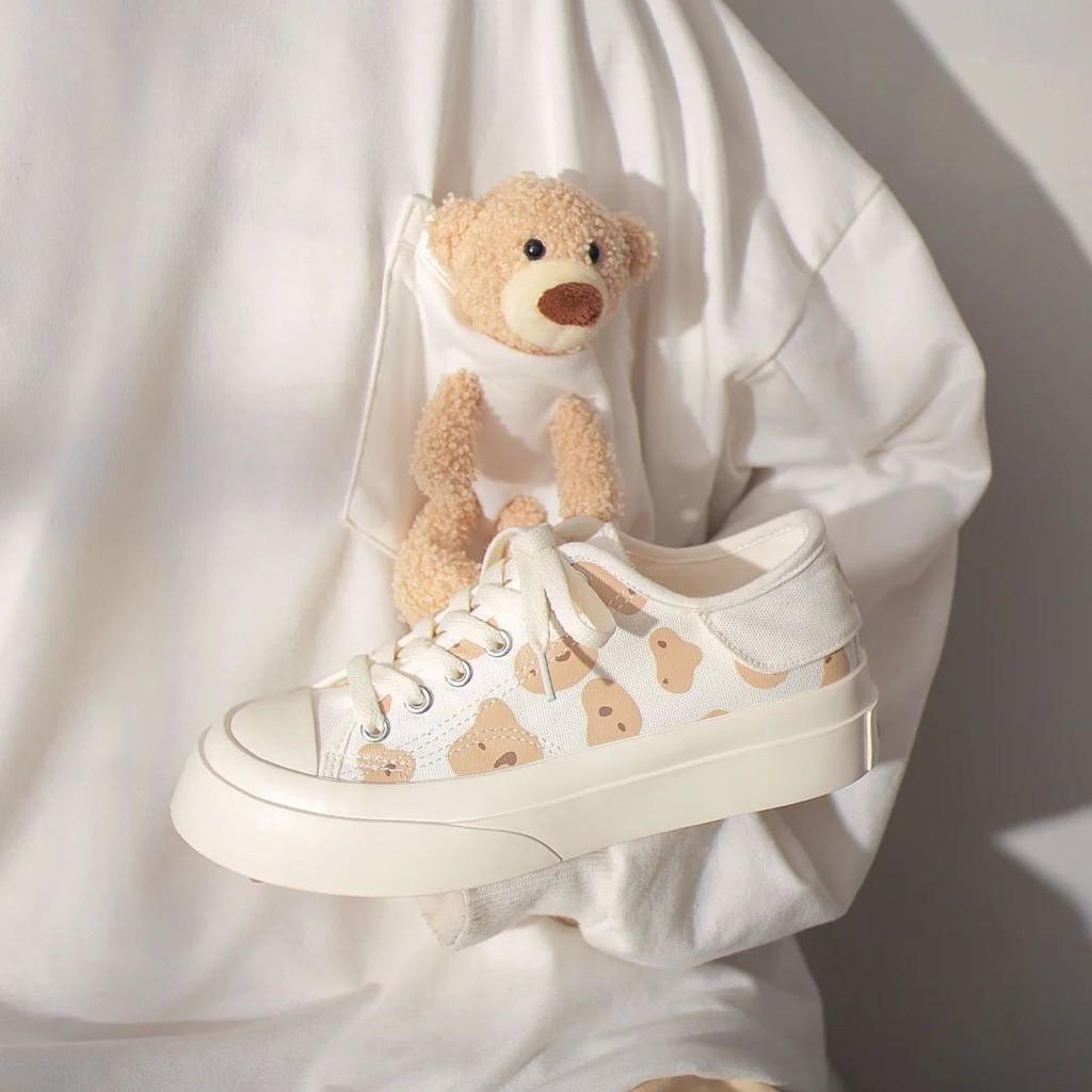 Giày sneaker họa tiết cute