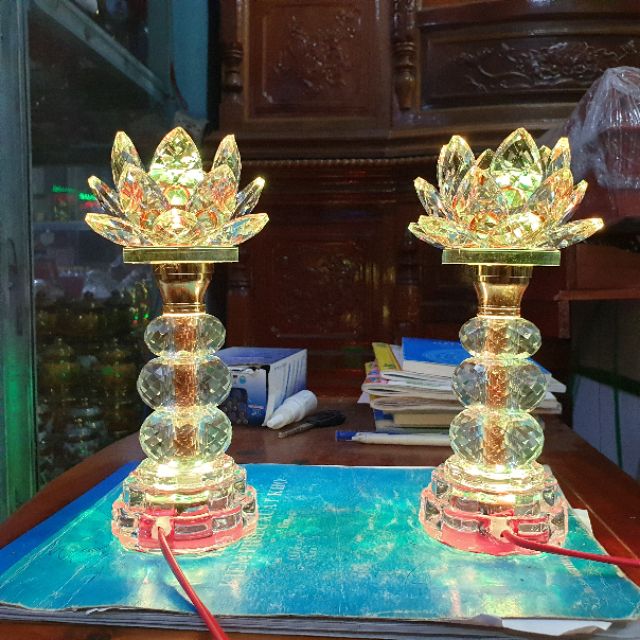 Cặp đèn thờ đá pha lê cao cấp tự động đổi màu cao 22cm