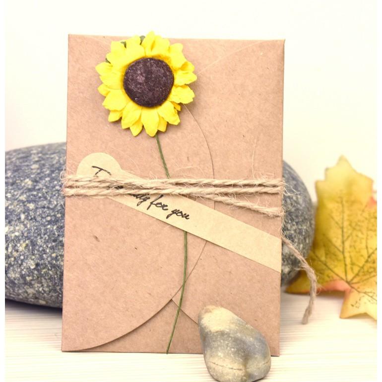 Thiệp giấy handmade kèm hoa