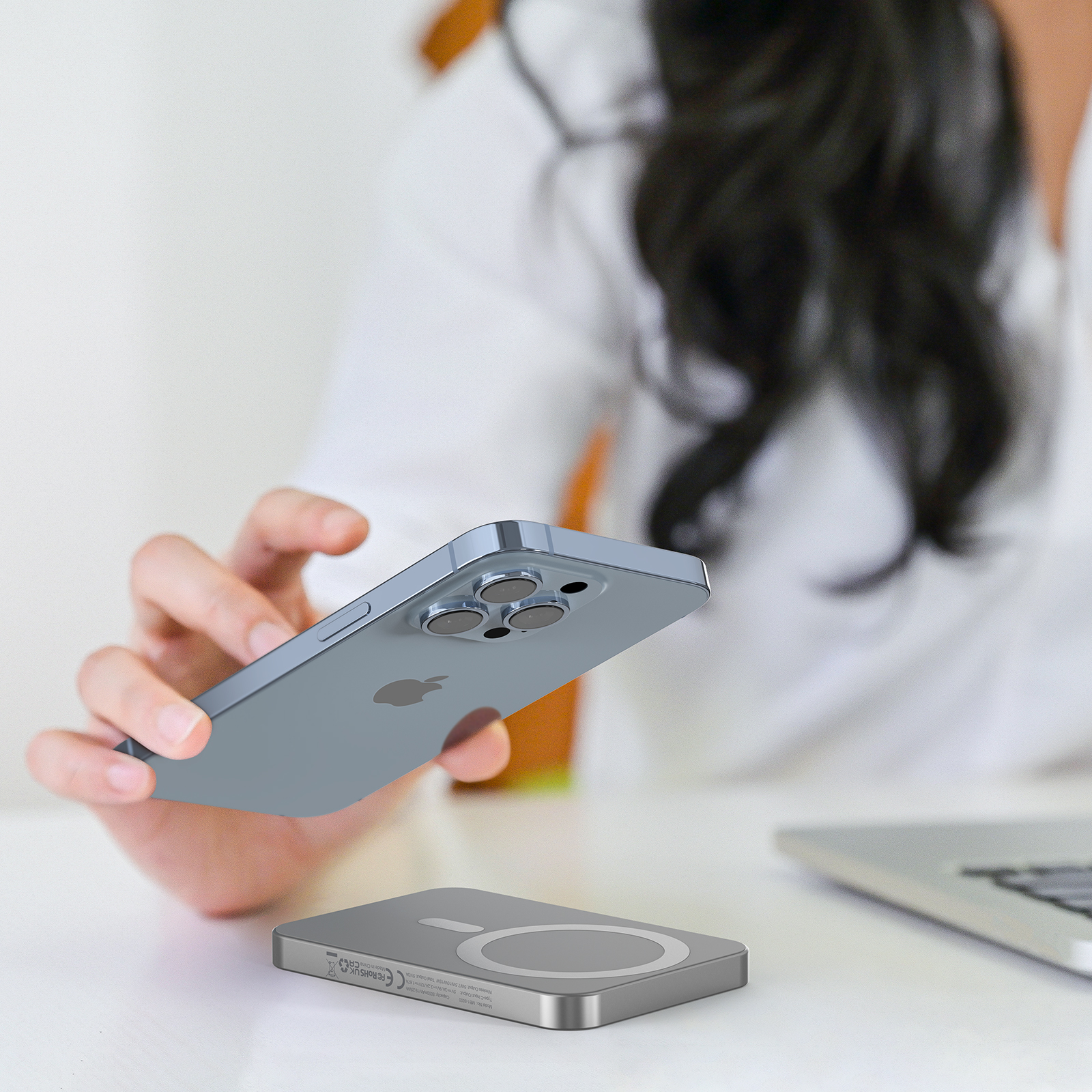 Pin sạc dự phòng không dây Hinovo MB1-10000 Magnetic Wireless 10.000mAh - Hàng Chính Hãng