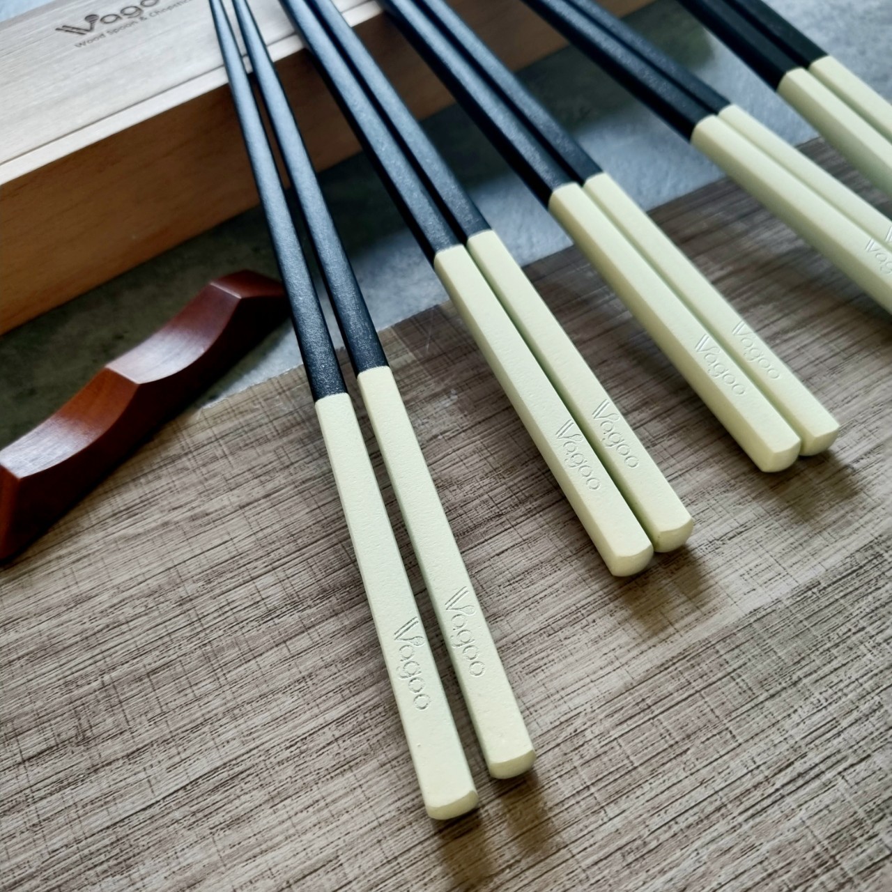 Bộ Đũa Ăn Cao Cấp Gỗ Nhãn Tự Nhiên - VAGOO - Làm Thủ Công Chống Thấm, Chống Ẩm Mốc, An Toàn Cho Sức Khoẻ