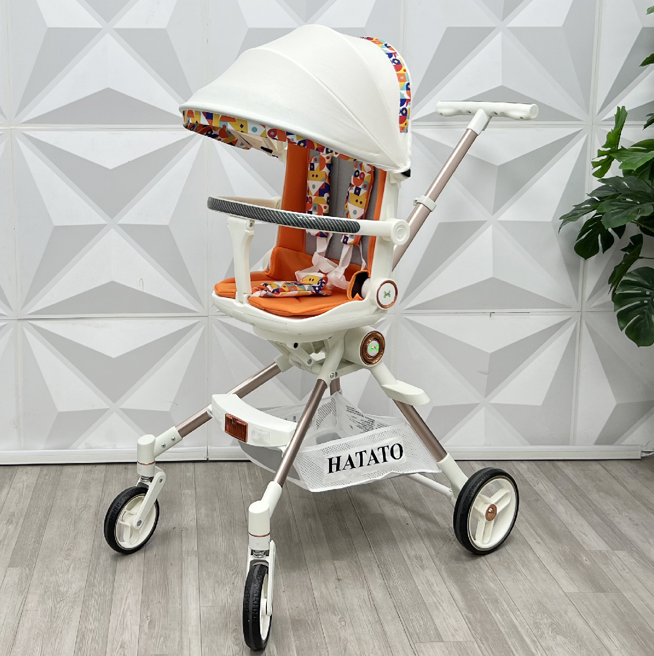Xe Đẩy Em Bé H266 Hatato BH-2 năm là mẫu xe đẩy gấp gọn bé có thể nằm ngủ xe còn dùng cho trẻ sơ sinh đến 3 tuổi