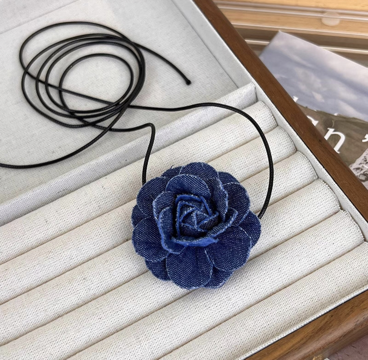 Vòng cổ chocker hoa jean cột nơ hottrend