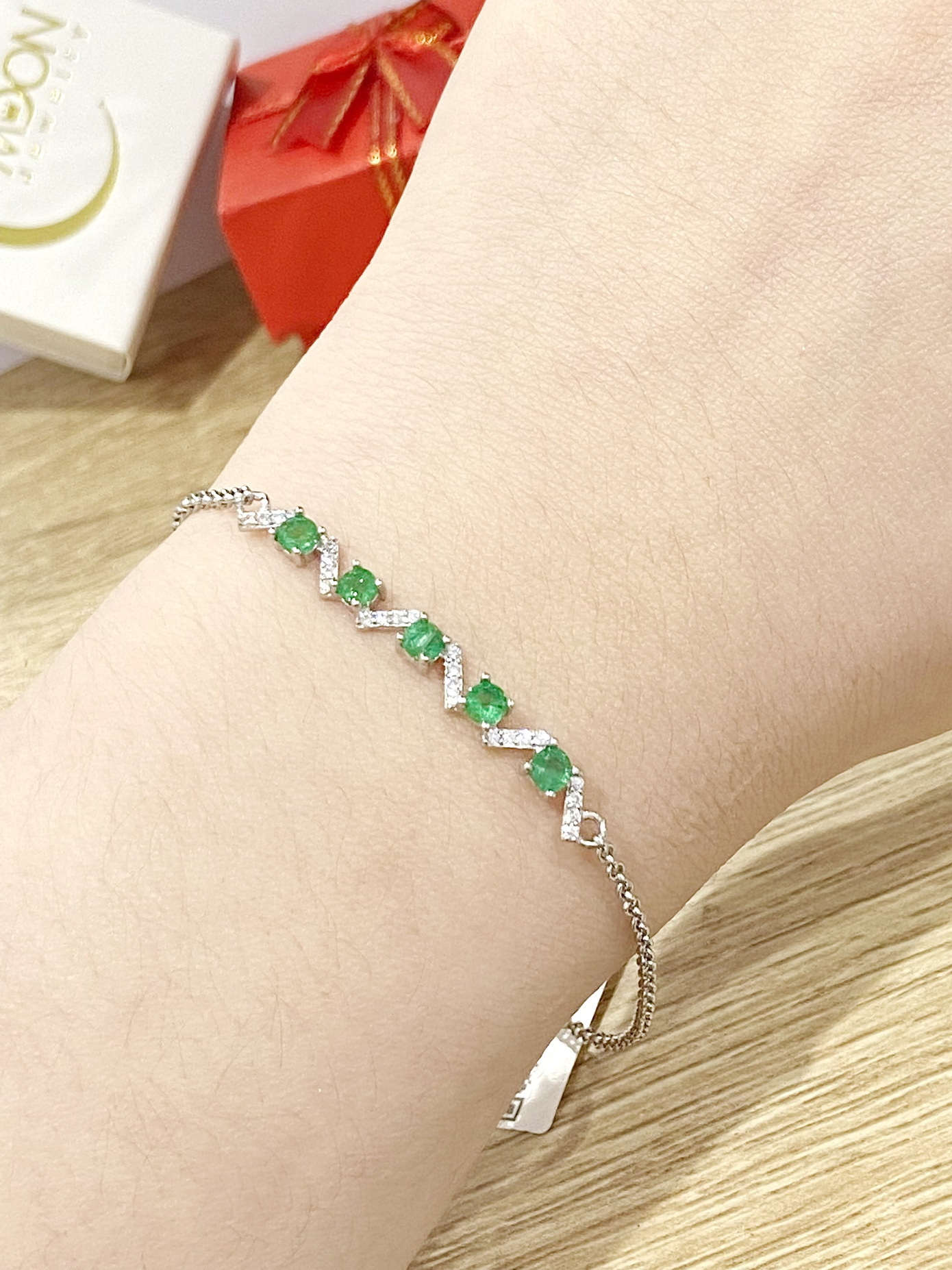 Lắc Tay Đính Đá Emerald thiên nhiên - MOON Jewelry