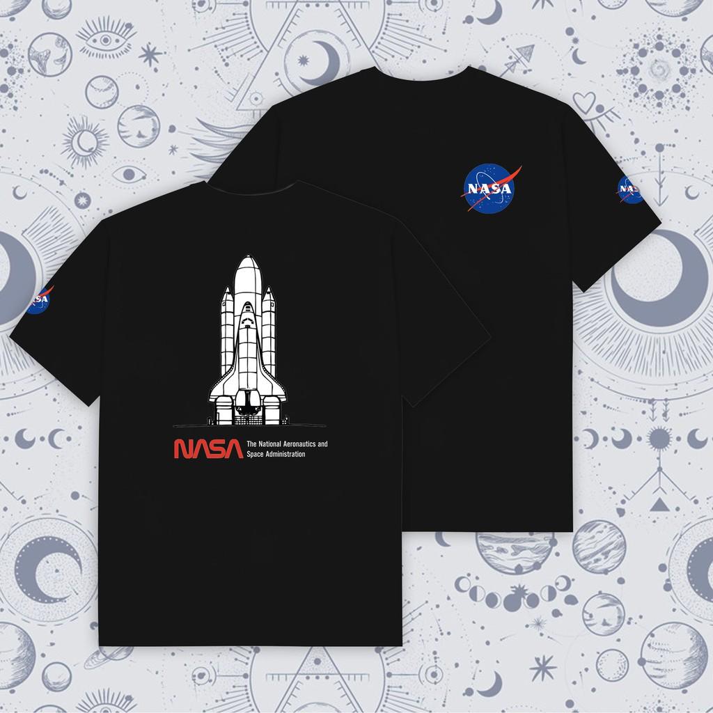 Áo thun NASA có in logo trên tay áo