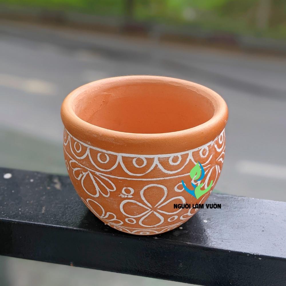 Chậu đất nung kiểu chum họa tiết hoa trắng trồng hoa tết, trồng cây trang trí size 10x11cm