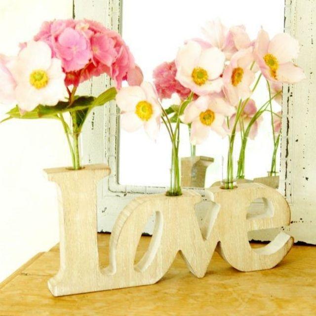 Combo Kệ gỗ LOVE đủ màu tặng 3 lọ hoa