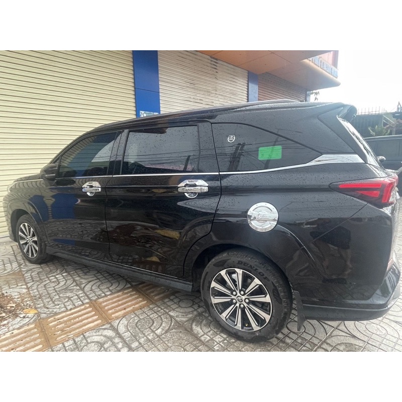 Ốp nắp bình xăng xe Toyota Veloz 2022- 2023 Mạ Crom Sáng Bóng