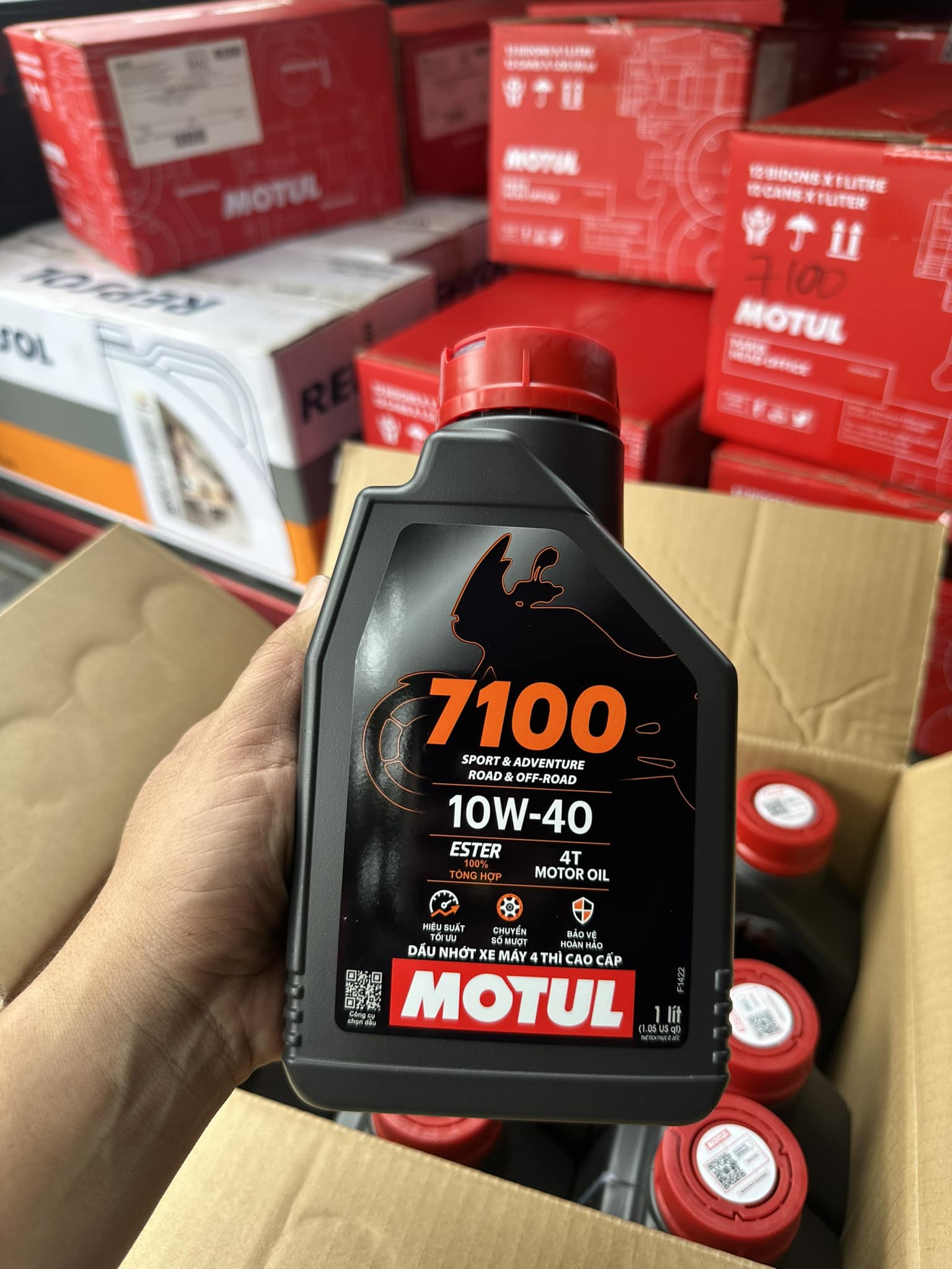 Nhớt Motul 7100 10W40 Chính Hãng Có Chiết Lẻ
