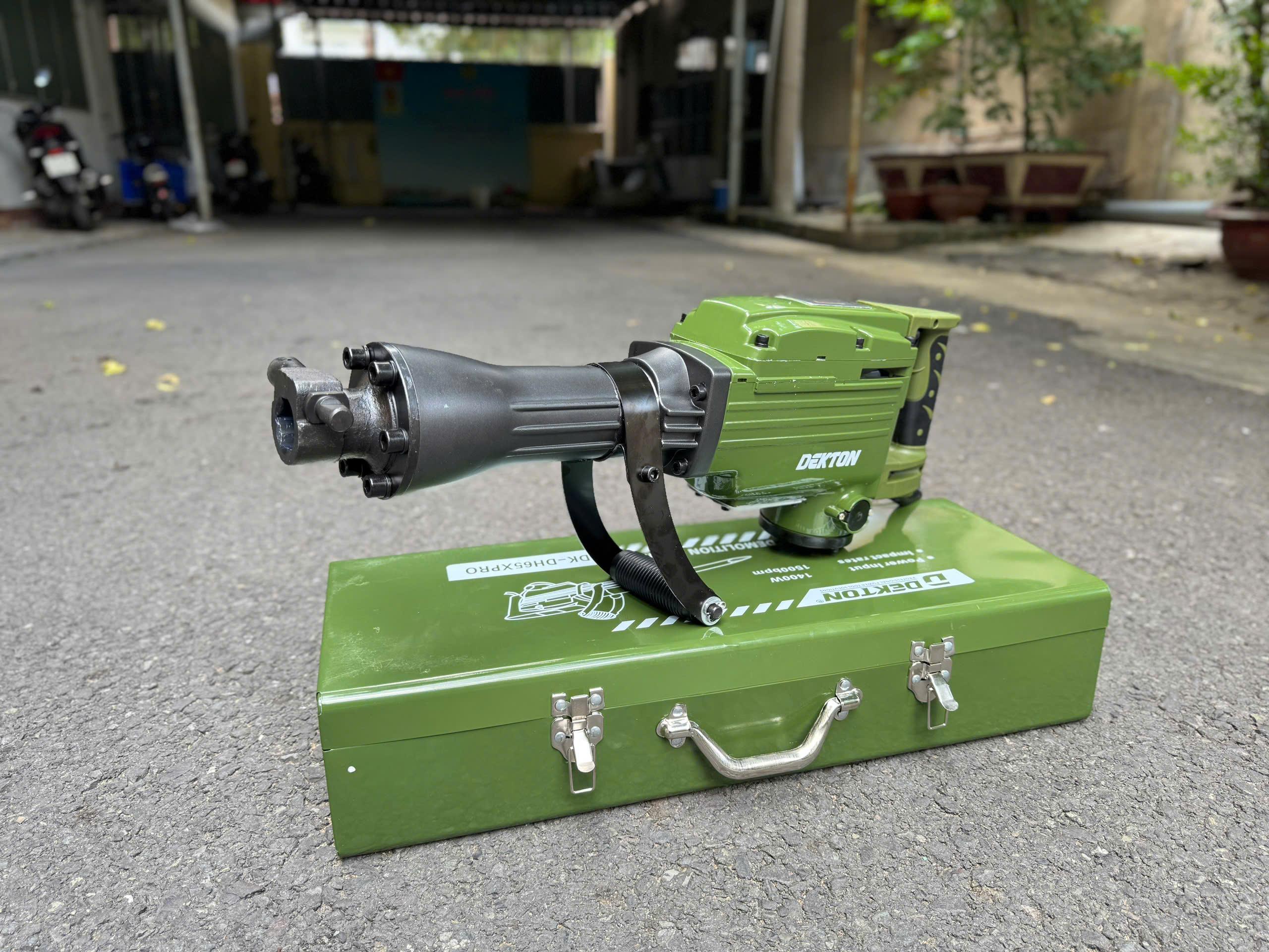 MÁY ĐỤC BÊ TÔNG 30MM 1400W LỰC ĐẬP 45J DK-DH65XPRO DEKTON - HÀNG CHÍNH HÃNG