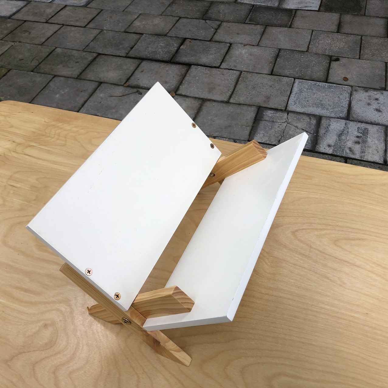 Kệ Giá sách gỗ tự nhiên để bàn loại chân chéo,thiết kế tháo lắp thông minh của KNF Furniture
