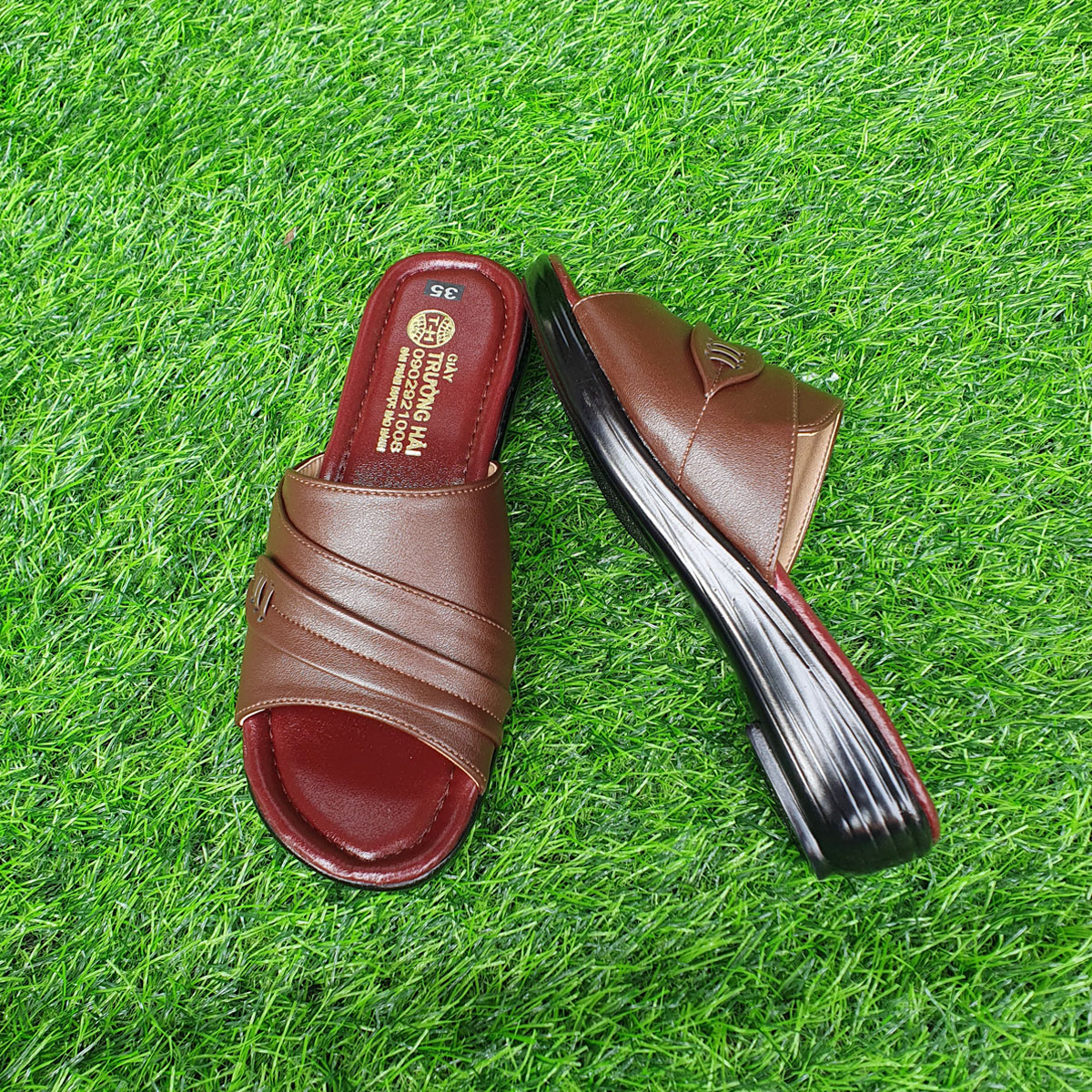 Dép nữ trung niên 3.5cm Trường Hải đính bông 2 màu nâu, đen Đế PU nhẹ DN89