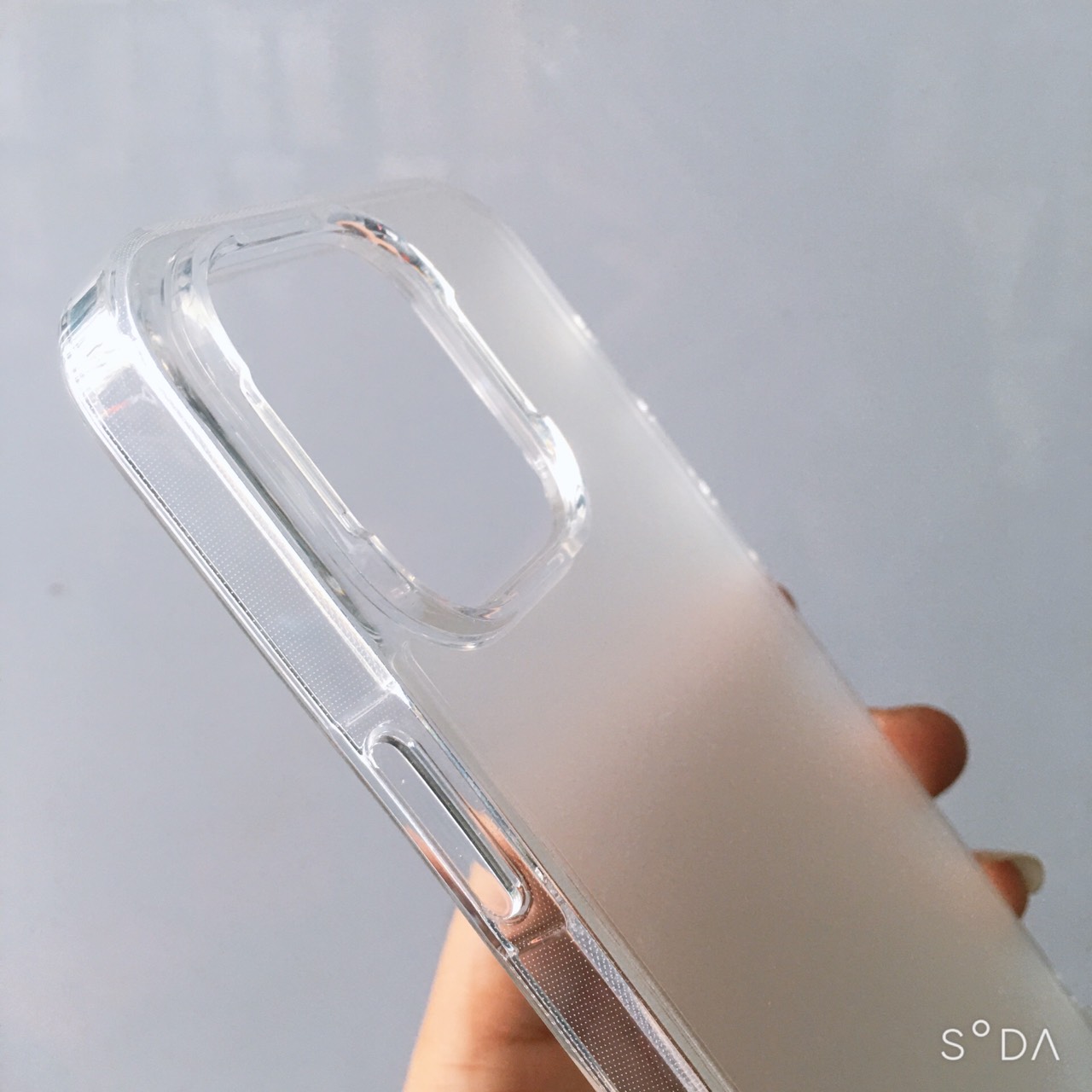 Ốp lưng Likgus trong nhám chống sốc không ố màu dành cho iPhone 14 Pro / 14 Pro Max