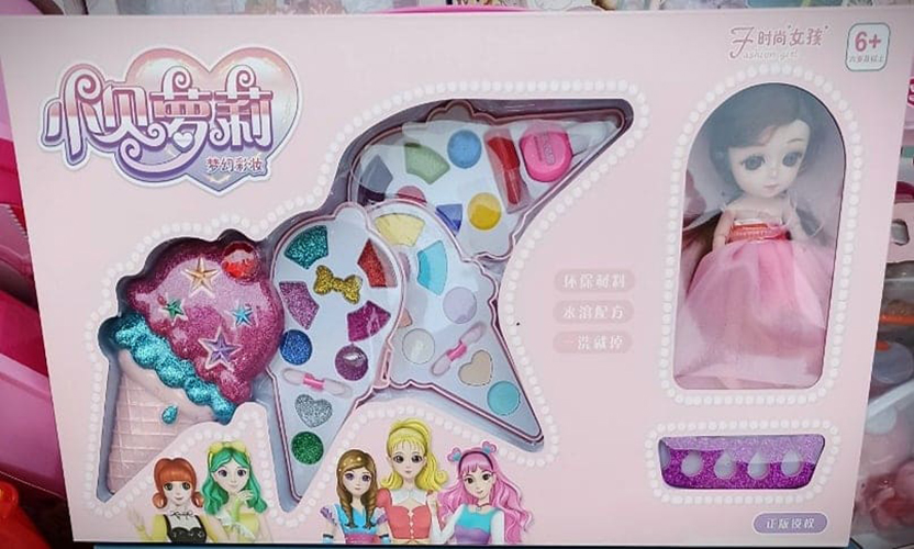 (Tặng kèm búp bê Chibi) Bộ đồ chơi phụ kiện set trang điểm, make up thật hộp xoay 4 tầng cho búp bê (màu sắc và hình ngẫu nhiên)