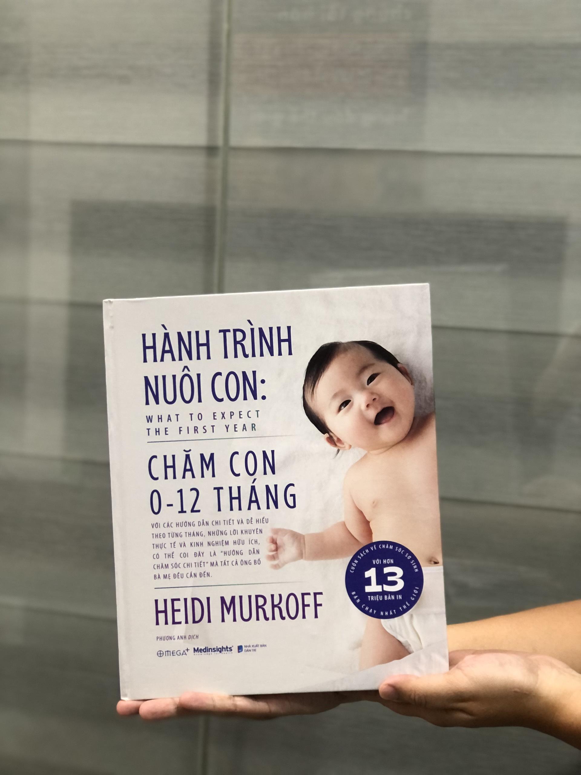 Sách - Hành Trình Nuôi Con - Chăm Con 0-12 Tháng - What To Expect - The First Year - Bìa Cứng