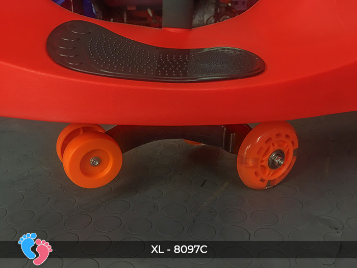 Xe lắc cho trẻ em Broller BABY PLAZA XL-8097C có đèn, nhạc