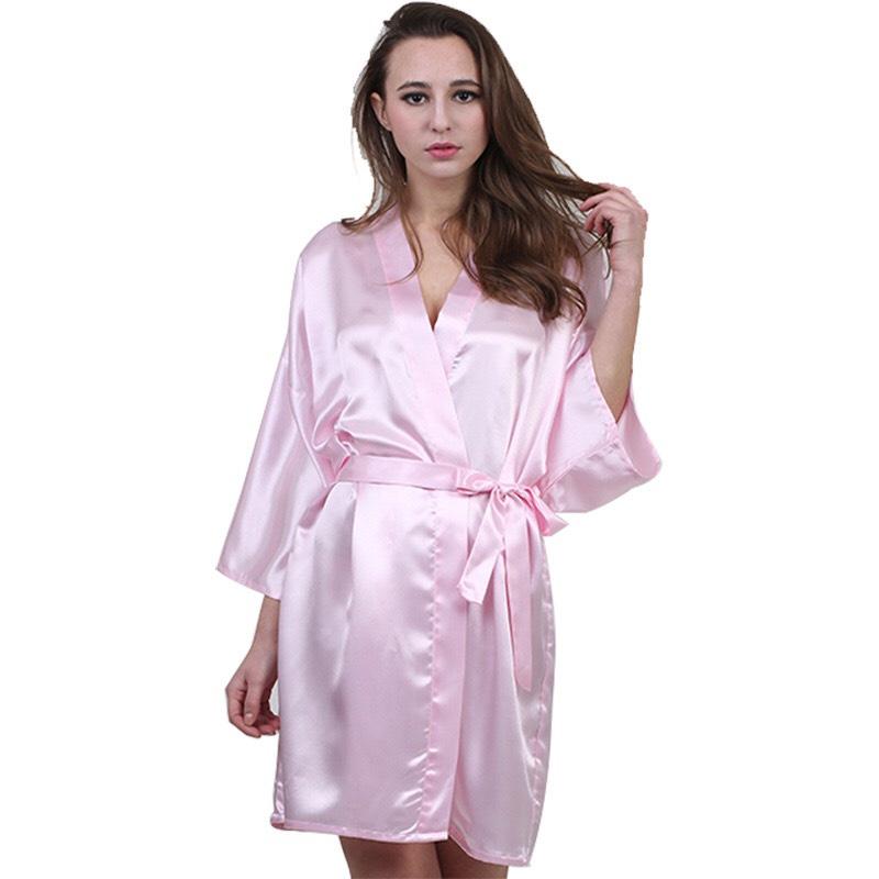 Áo choàng ngủ lụa cho cô dâu kiểu kimono in chữ sang trọng