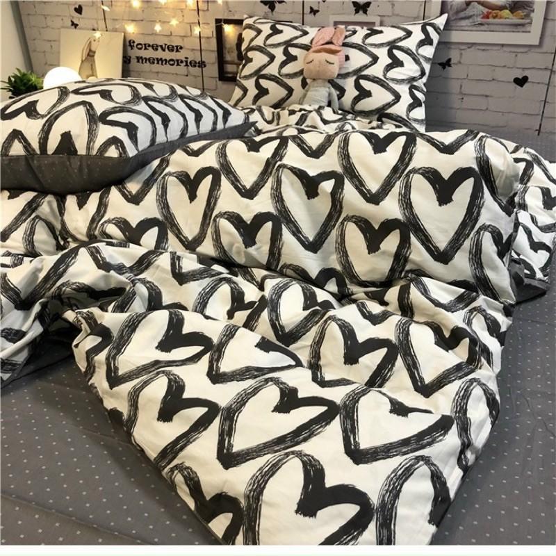 Bộ chăn ga poly nhập khẩu có ruột bông dày- mẫu tim đen