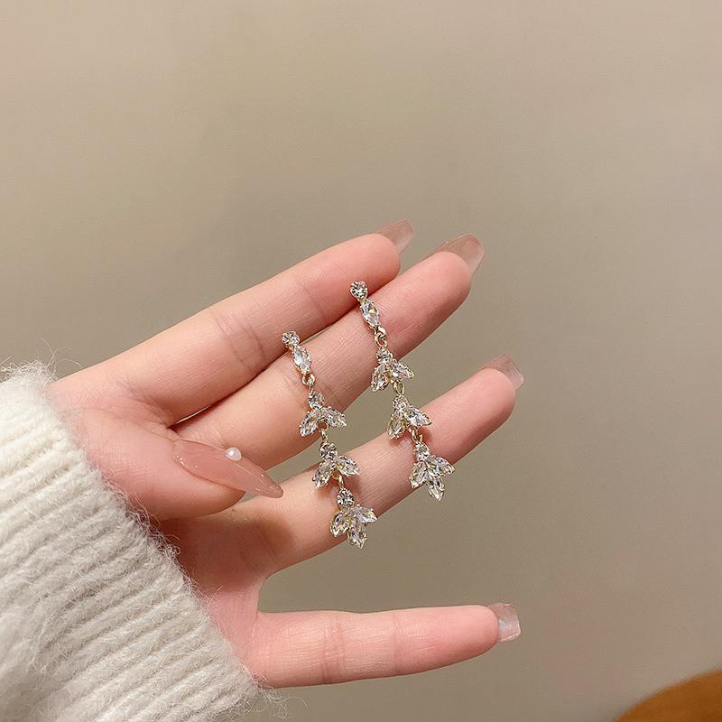 Khuyên tai bông tai nữ đính đá dự tiệc thả dài sáng đẹp cô dâu Ring House