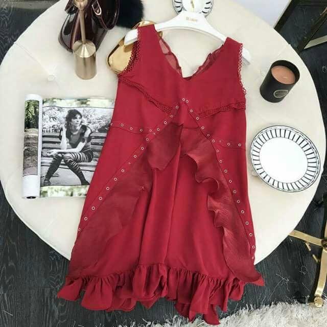 Đầm xòe đuôi cá màu đỏ sang chảnh cá tính