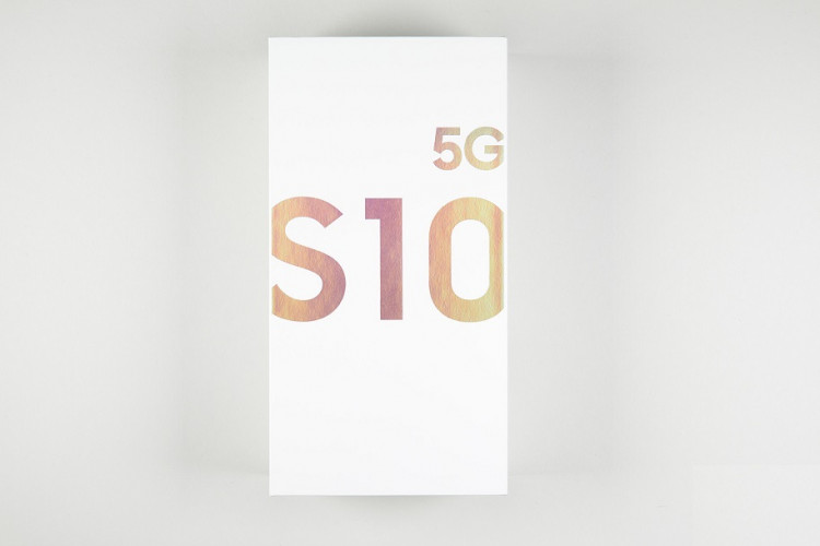 Hộp Galaxy S10 5G có màu trắng rất đẹp