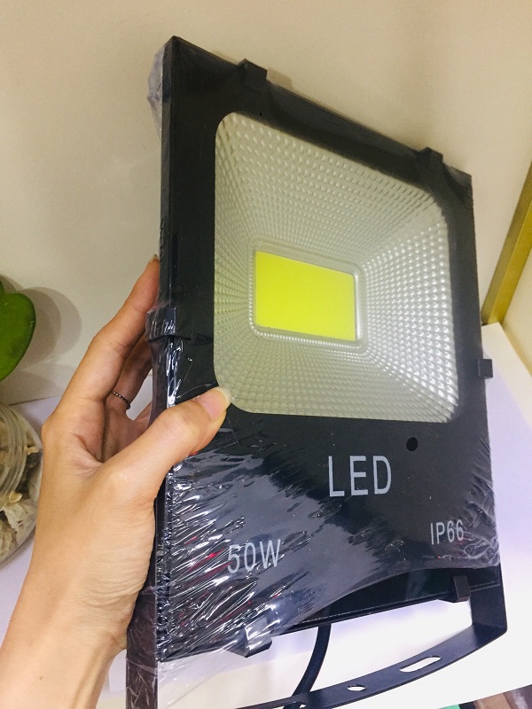 Đèn pha LED ngoài trời vỏ đen 50W - RB LIGHTING