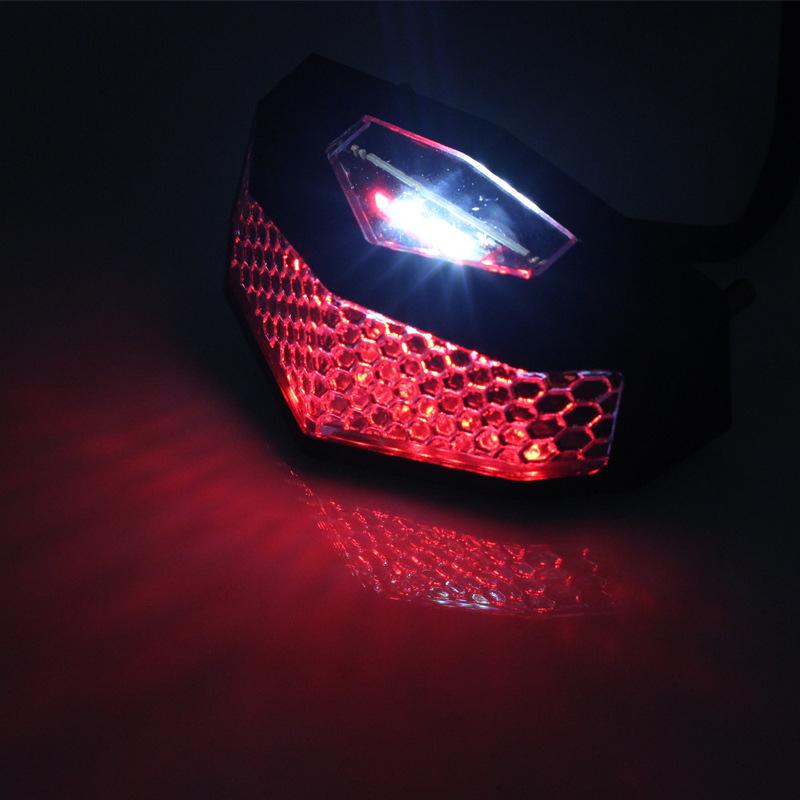 Đèn hậu phanh xe máy đặc biệt đèn lái lái tích hợp đèn LED phanh sau sửa đổi đèn tín hiệu