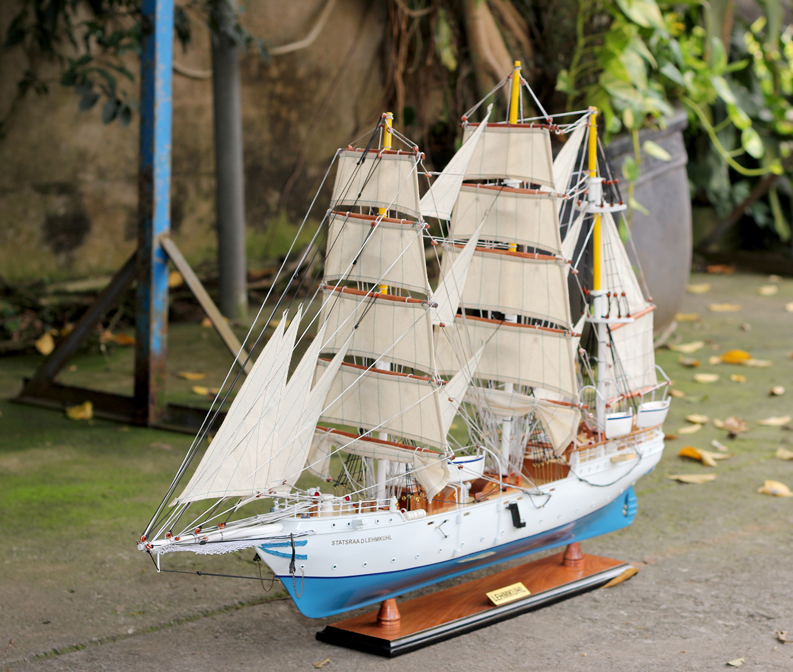 Thuyền buồm gỗ trang trí Lehmkuhl dài 95cm