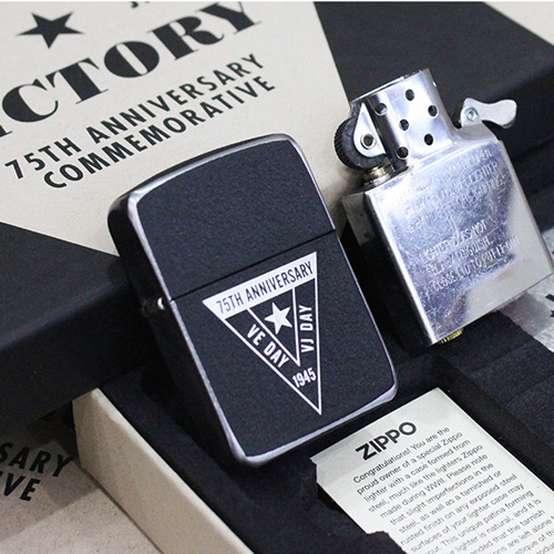 Bật lửa Zippo VE/VJ 75th Anniversary Collectible Steel Case – Zippo Victory in Europe & Japan Collectible Lighter – Zippo 49264