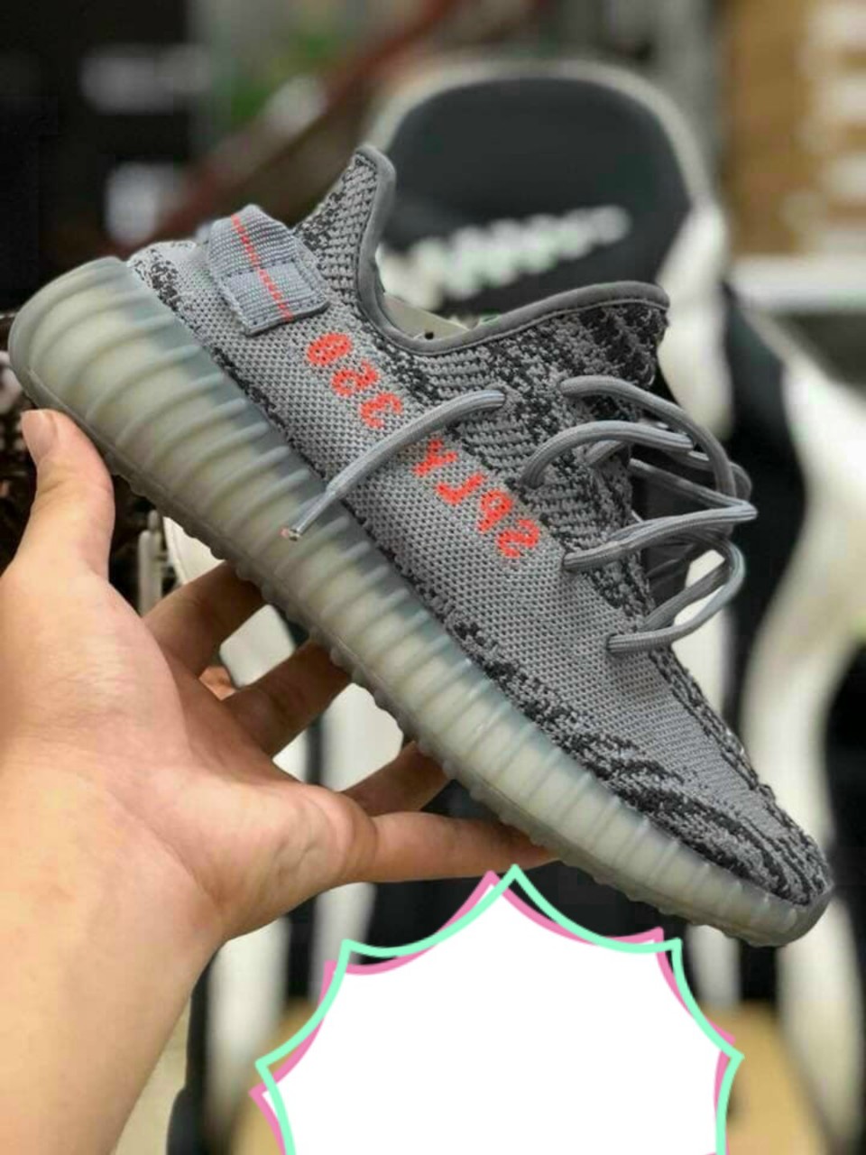 Giày thể thao, giày sneaker xám chữ đỏ