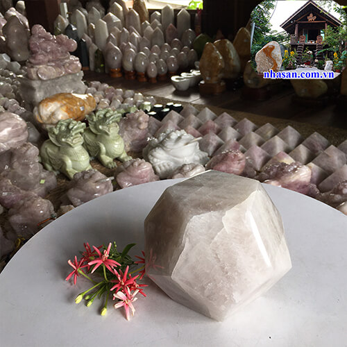 Quả cầu 12 mặt đá thạch anh trắng tự nhiên QC750 nặng 3.6kg kích thước 8.5x10x15 cm – vật phẩm phong thủy may mắn