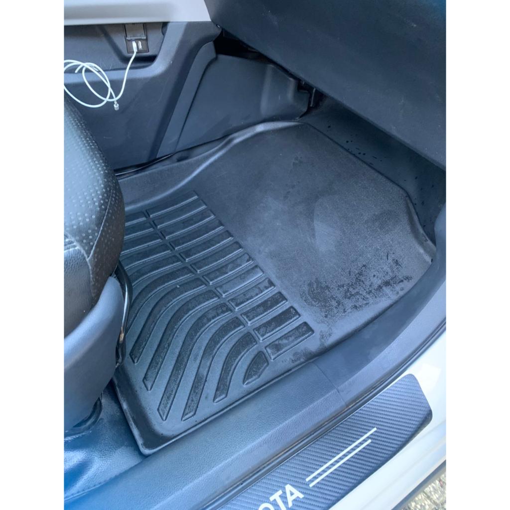 Thảm lót sàn xe ô tô Toyota Veloz  / Avanza 2022 Nhãn hiệu Macsim chất liệu nhựa TPE hàng loại 2