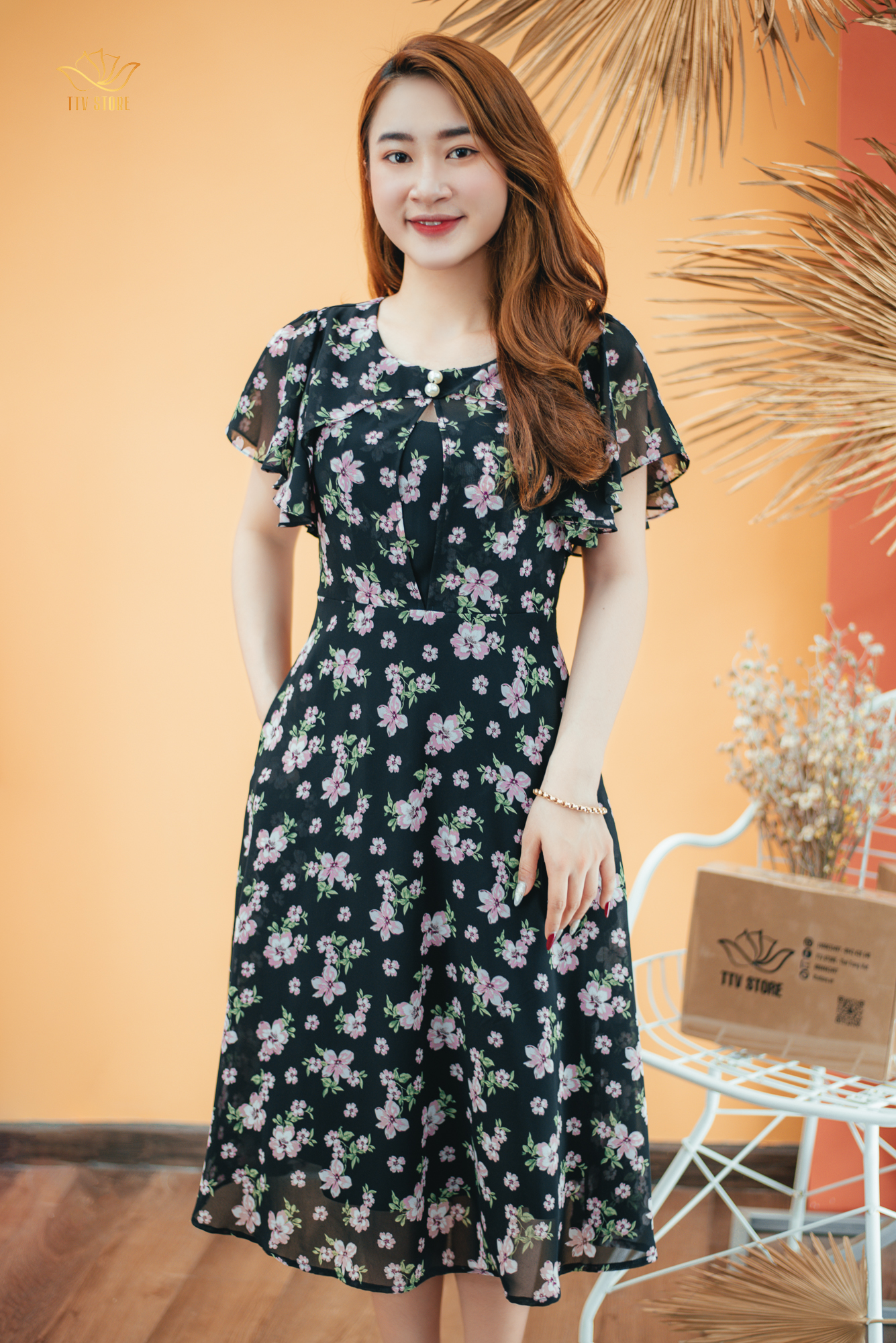 Đầm xòe thiết kế trung niên sang trọng cao cấp Cổ tròn kết ngọc tay bèo màu Đen hoa hồng TTV STORE TTV1346