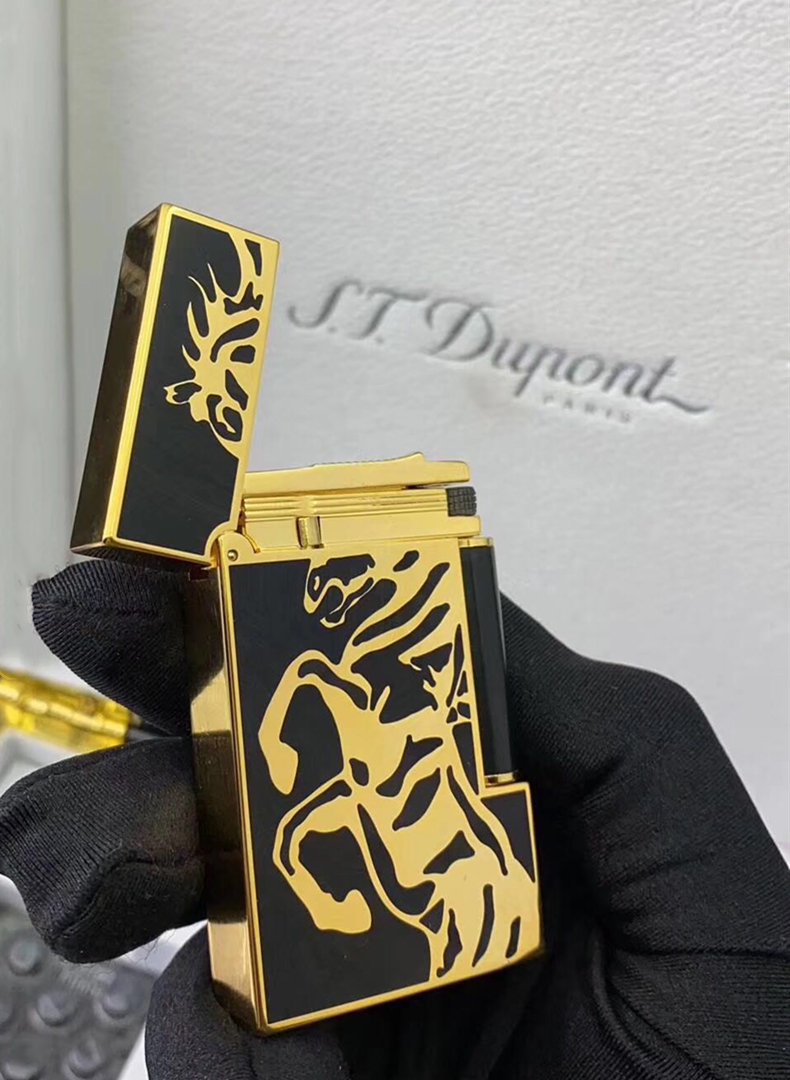 Vỏ Hột Quẹt Bật Lửa Upon Gas Đá D204V Họa Tiết Sơn Mài Ngựa Bản Giới Hạn Màu Vàng - Dùng Gas Đá Cao Cấp