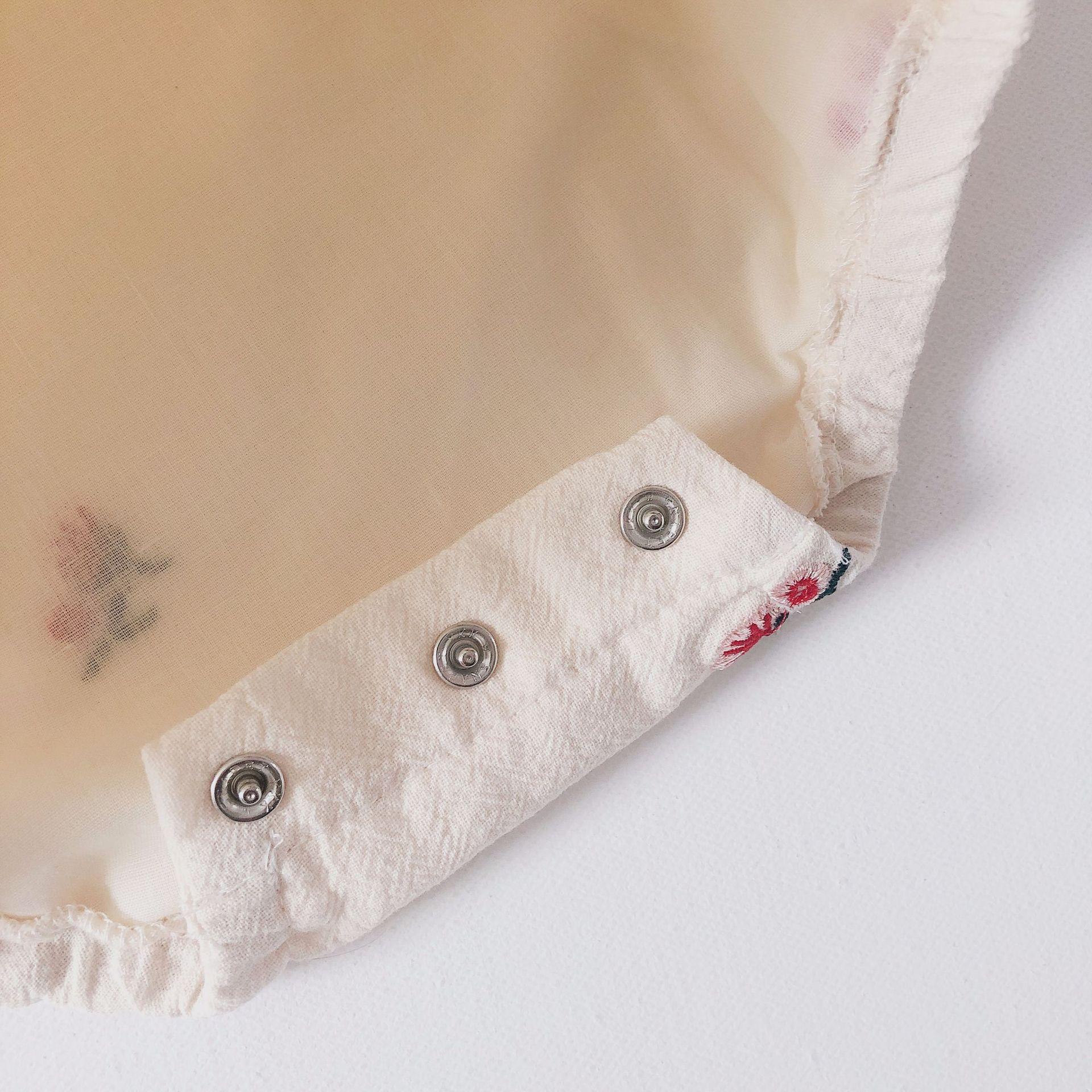 Mùa Xuân Năm 2020 Thêu Hoa Phong Cách Hàn Quốc Bé Sơ Sinh Bé Gái Bodysuits Nón Vải Lanh Cotton Trẻ Sơ Sinh Liền Quần Bé Tập Đi Trẻ Em Mặc Áo Vải