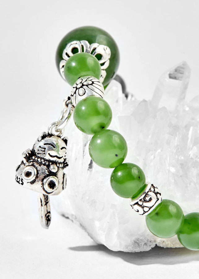 Vòng tay ngọc bích charm mèo may mắn Ngọc Quý Gemstones