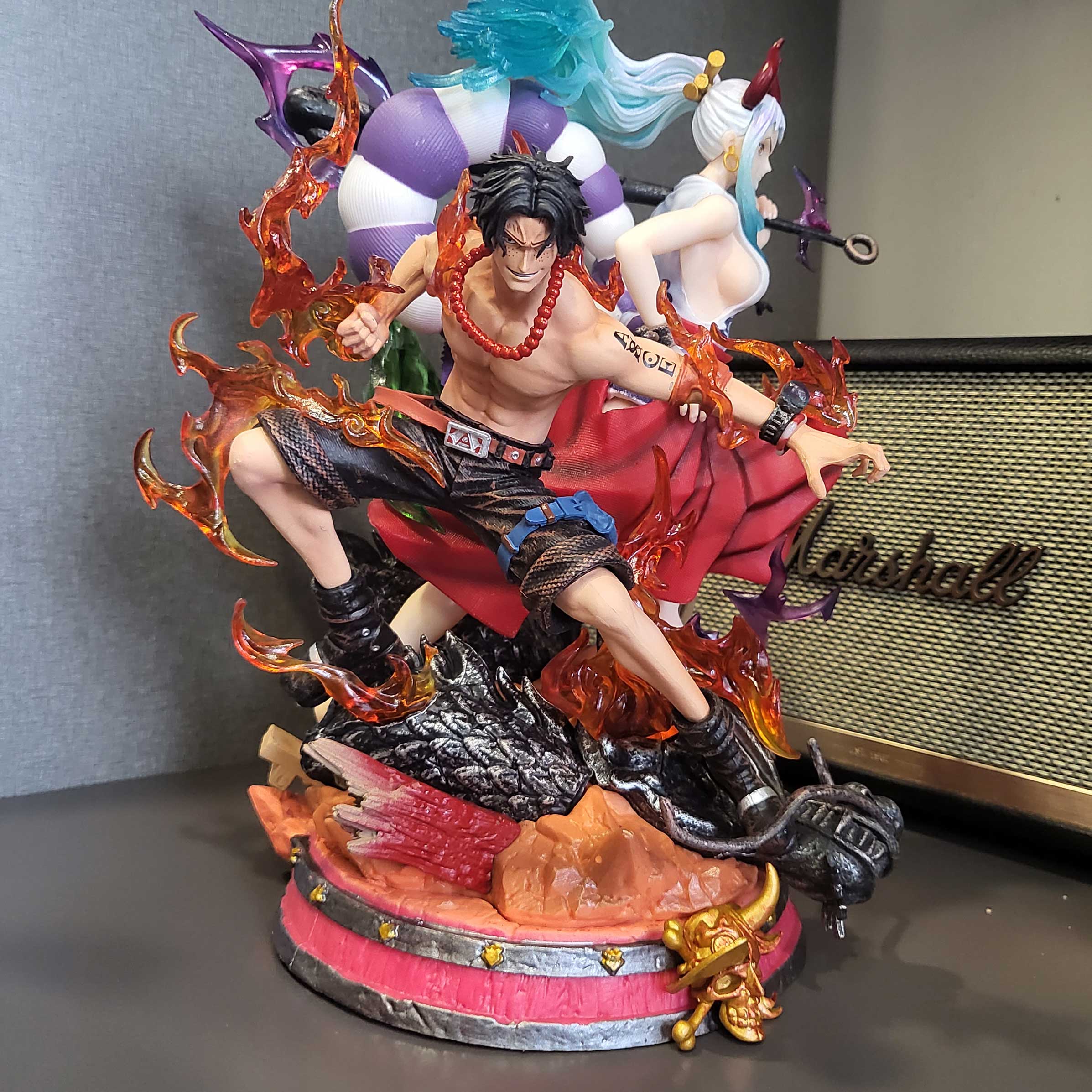 Mô hình Ace và Yamato chiến đấu 31 cm - One Piece