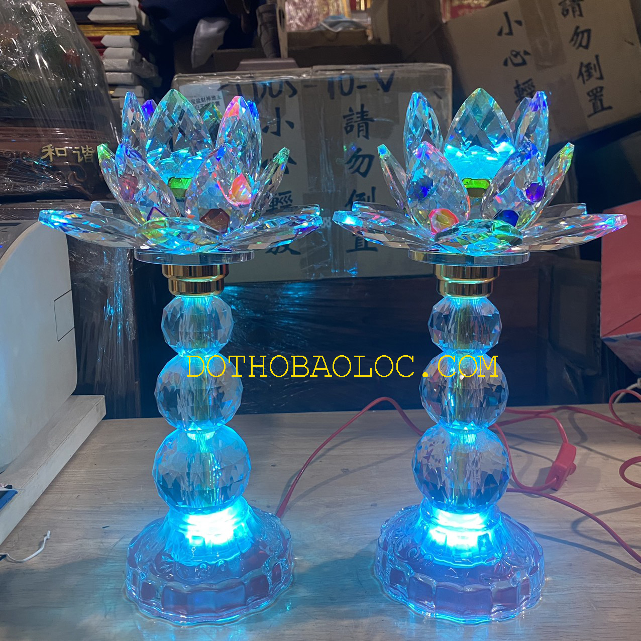 Đèn pha lê hoa sen 3 cục bông cao cấp nhập khẩu từ Đài Loan cao 34cm ( 1 cặp )