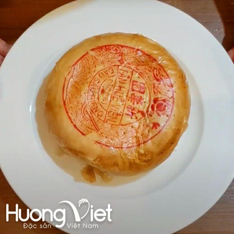 Hình ảnh Bánh pía 4 trứng đậu xanh sầu riêng Tân Huê Viên 500g