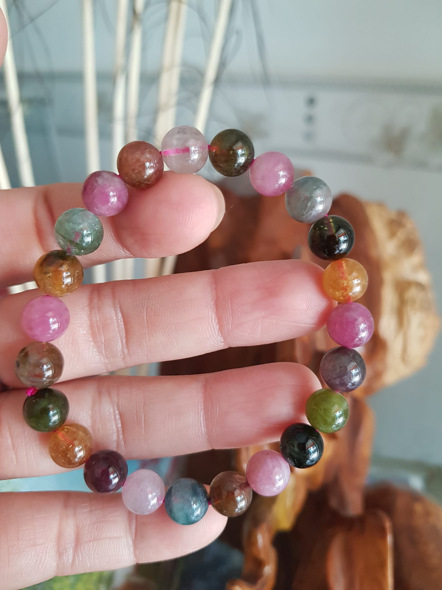 Vòng tay phong thủy đá tourmaline tự nhiên size vòng 8ly bóng mượt đẹp Nữ đeo vòng tay đá tourmaline màu tươi trẻ bóng mượt đem đến sự may mắn, vui tươi, thịnh vượng tài lộc ạ