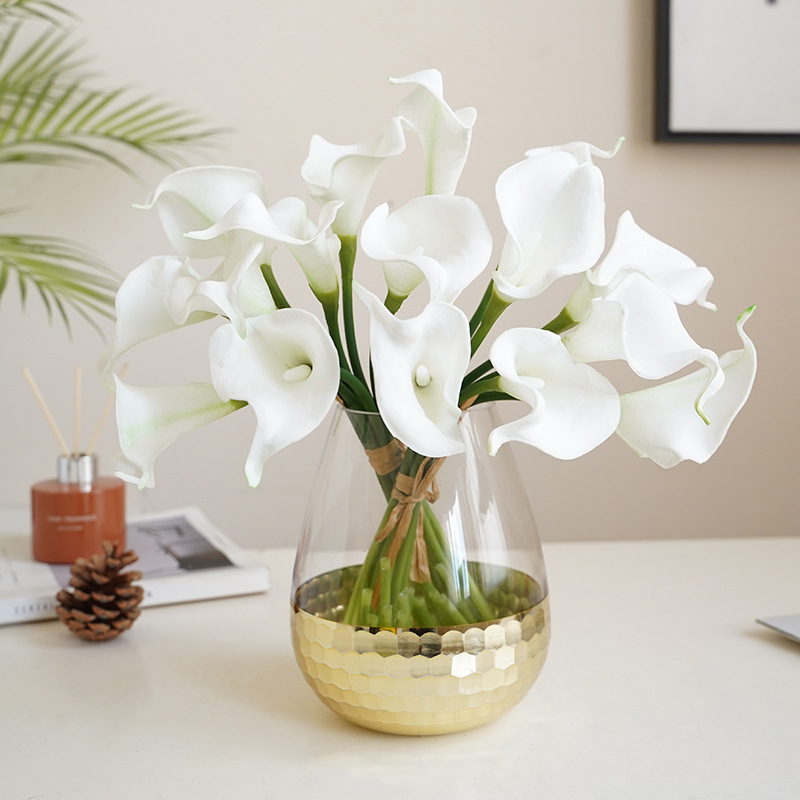 Cành hoa lily nhỏ cao 35 cm, bông to, dài màu sắc tươi sáng, kiểu dáng trẻ trung, sang trọng- CEVERIA