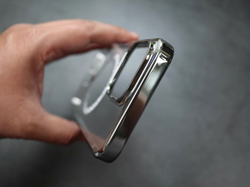 Ốp Memumi Kim tuyến hỗ trọ sạc từ tính dành iPhone 16 Pro  - Hàng nhập khẩu