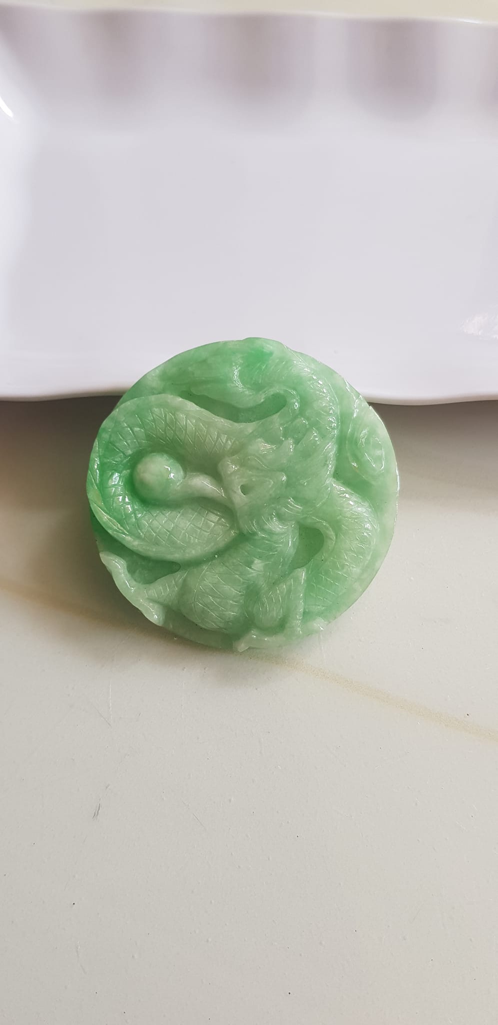 Mặt dây chuyền Nam to trạm rồng lượn nổi nhả ngọc đá ngọc cẩm thạch tự nhiên Size tròn to đường kính 53mm x dầy 6mm Màu xanh Ngọc Tươi bóng đẹp lắm luôn nam bọc vàng đeo với dây chuyền của mình thiệt đẹp lắm luôn nha ạ