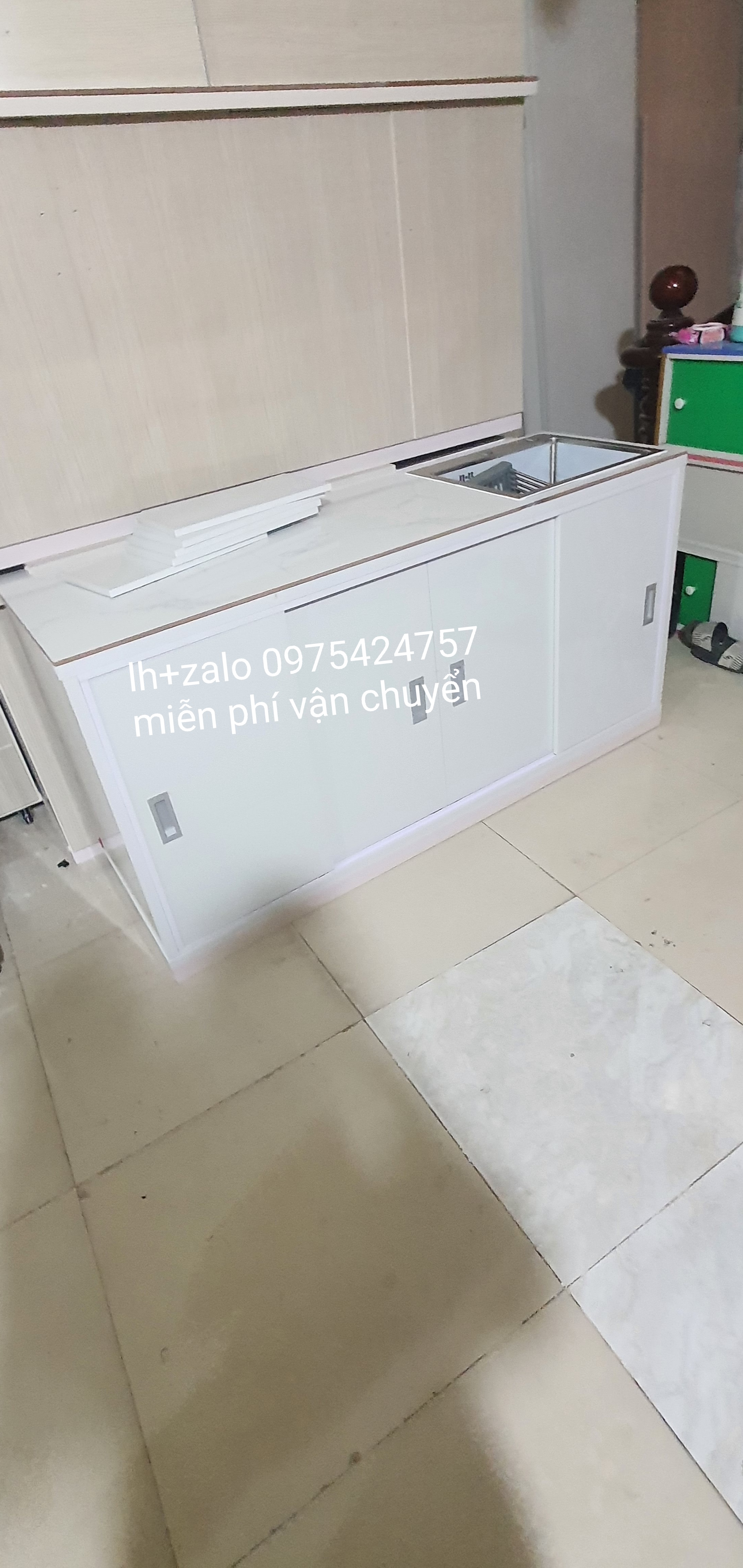 Tủ bếp sẵn bồn mặt gạch nhựa đài loan