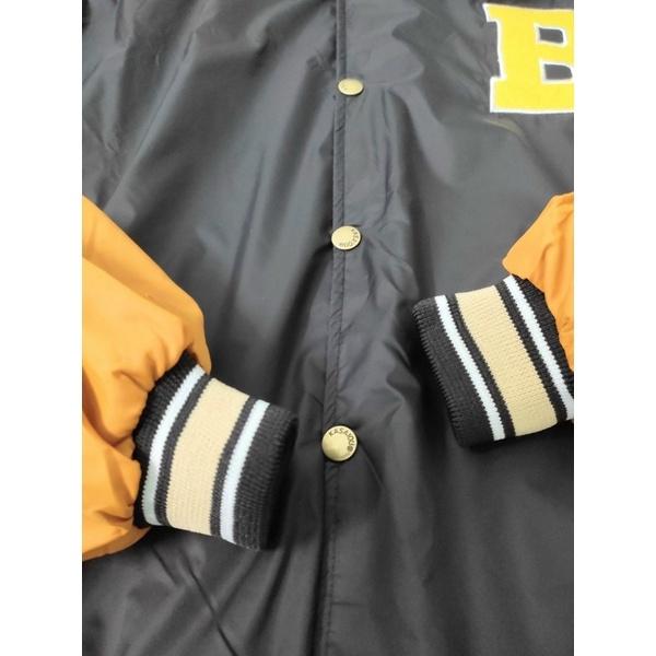 Áo Khóac Dù Das Kiểu Bomber Cúc Bấm Cánh Giơi in Logo Chữ B Lớn Kèm Số 45 Cách Tay