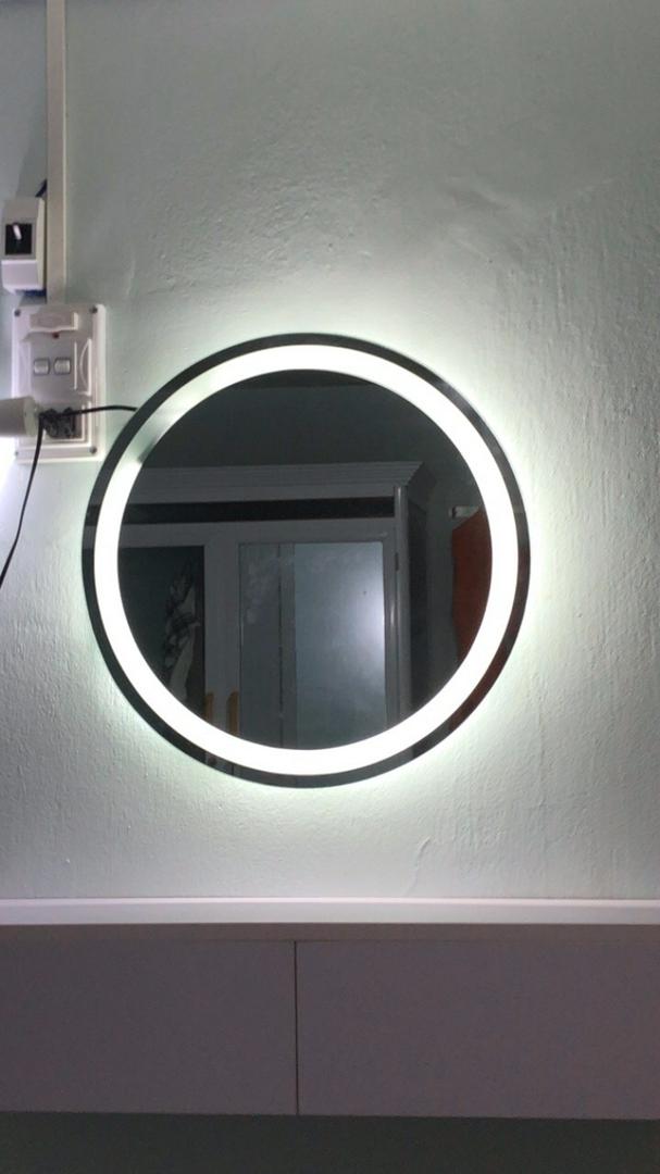Gương tròn có đế đèn led cảm ứng gắn tường, makeup decor giá rẻ kích thước D50cm cách viền